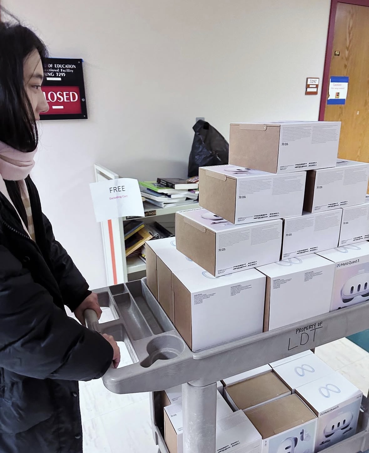 Belle Li presenting AI-supported teaching strategies to instructors